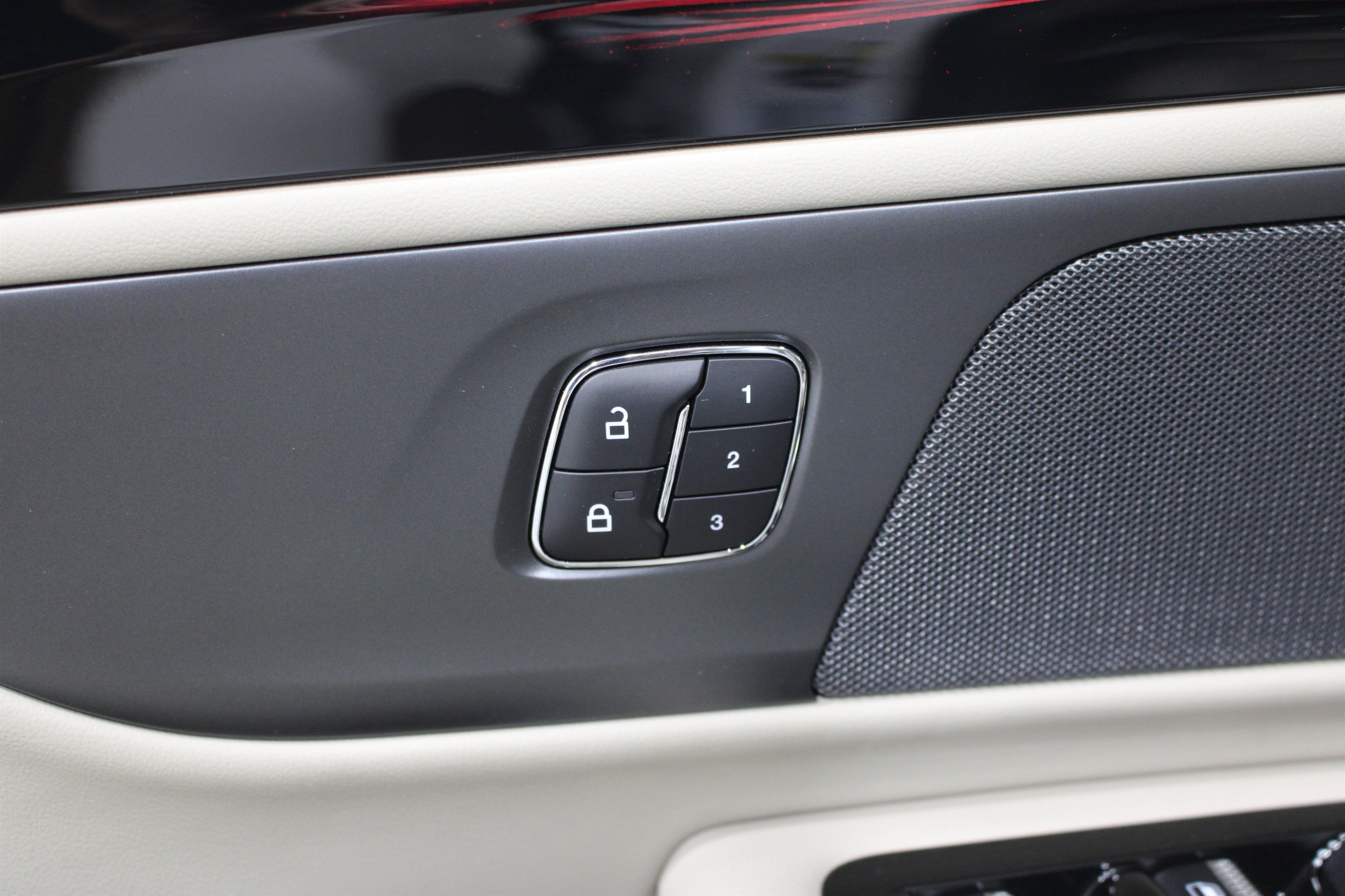 Used 2024 Lincoln Nautilus Reserve AWD/4WD image 8
