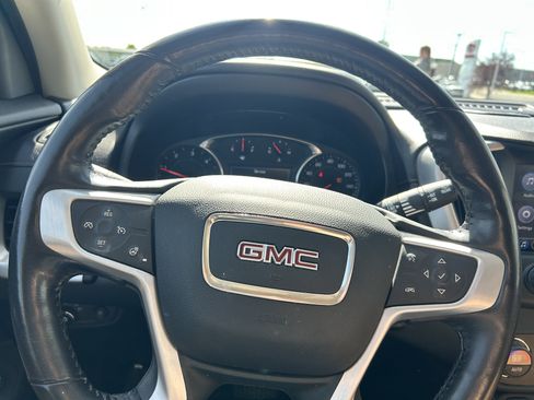 Used 2018 GMC Terrain SLT w/ Infotainment Package II AWD/4WD image 9