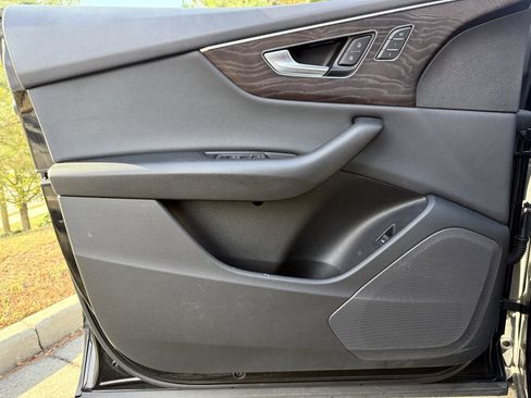 Used 2019 Audi Q8 Premium w/ Convenience Package image 43