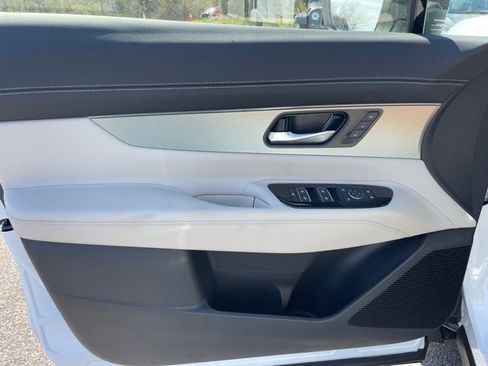 New 2025 Nissan Murano SL image 11