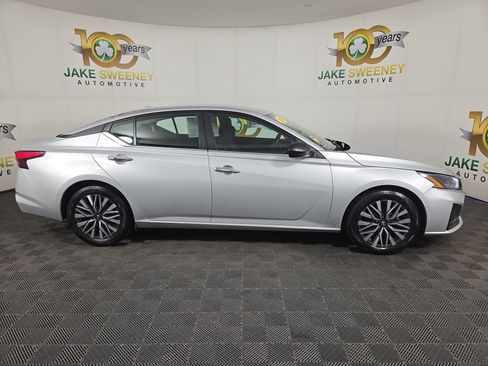 Used 2024 Nissan Altima 2.5 SV FWD image 10