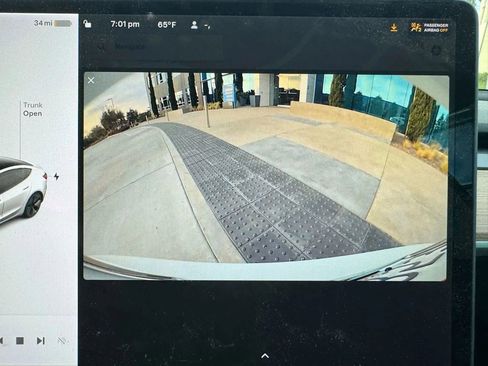 Used 2023 Tesla Model 3 Standard Range image 5