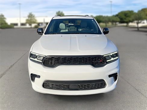 Used 2023 Dodge Durango GT image 2