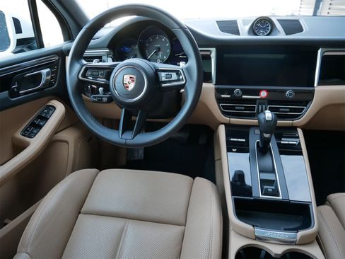 Used 2025 Porsche Macan image 14