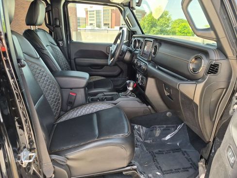 Used 2023 Jeep Gladiator Overland AWD/4WD image 21