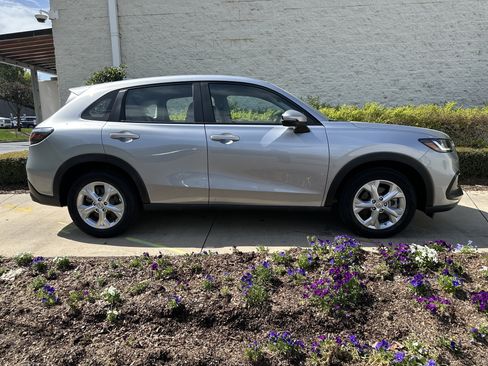 Used 2024 Honda HR-V LX image 9