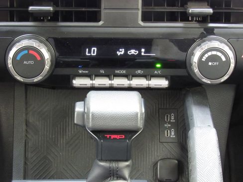 Certified 2024 Toyota Tacoma TRD Off-Road AWD/4WD image 29