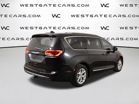 Used 2018 Chrysler Pacifica Touring-L Plus w/ Tire & Wheel Group FWD image 45