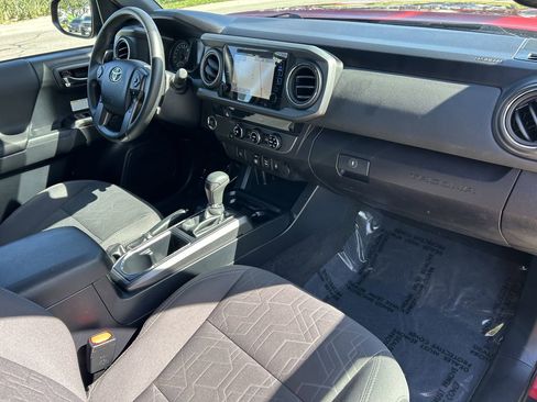 Used 2018 Toyota Tacoma TRD Off-Road image 9