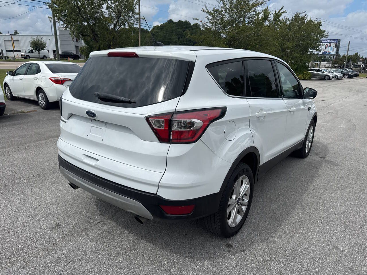 Used 2017 Ford Escape SE FWD image 5