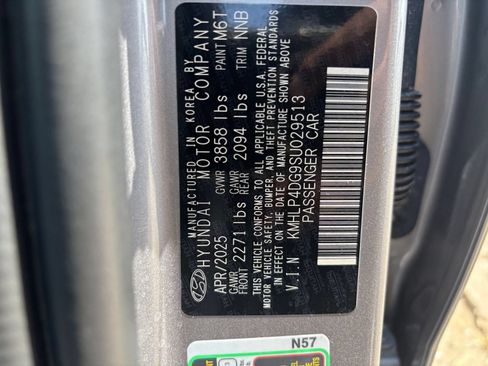 Used 2025 Hyundai Elantra Limited FWD image 30