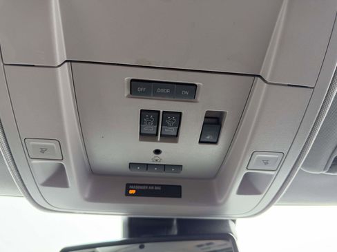 Used 2018 Chevrolet Silverado 1500 High Country image 26