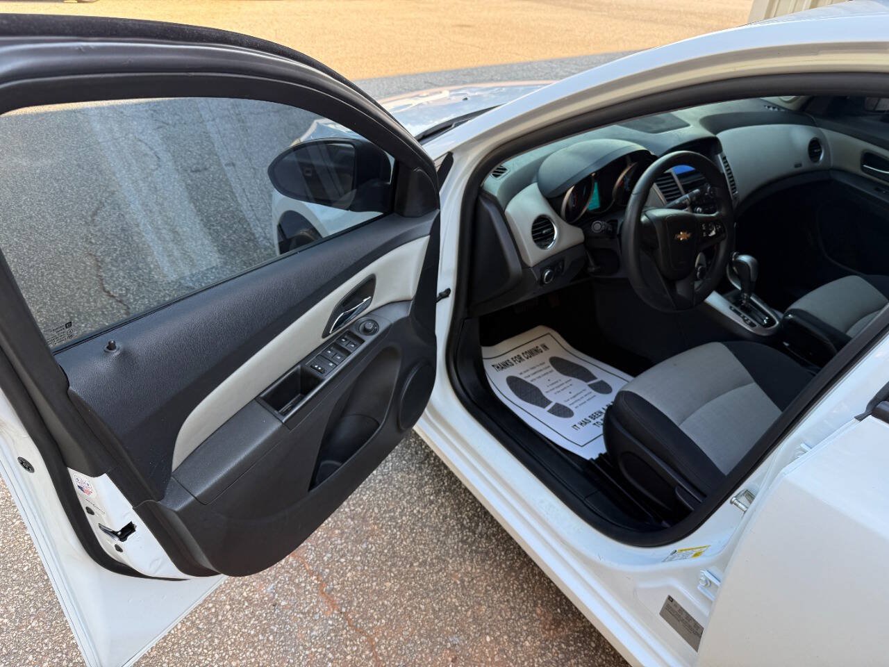 Used 2015 Chevrolet Cruze LS FWD image 9
