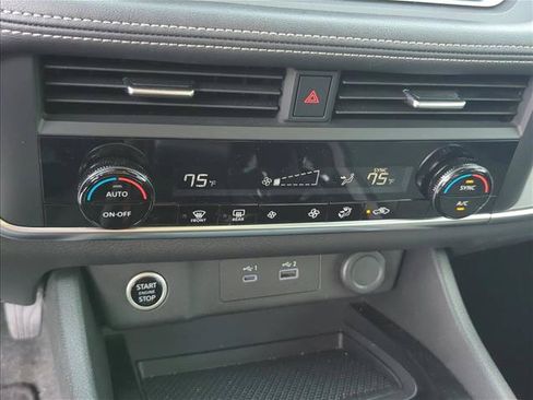 Used 2023 Nissan Rogue SV FWD image 20