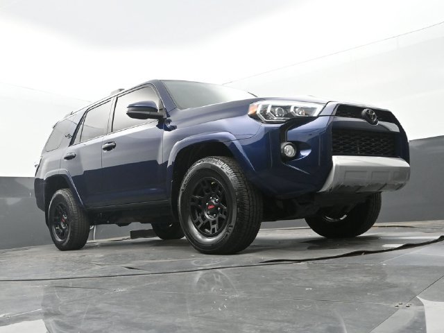 Used 2018 Toyota 4Runner TRD Off-Road AWD/4WD image 22