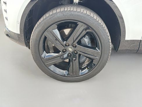 Certified 2025 Land Rover Discovery Dynamic SE AWD/4WD image 41