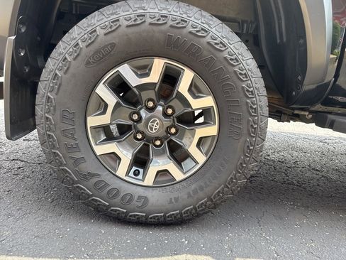 Used 2023 Toyota Tacoma TRD Off-Road image 19