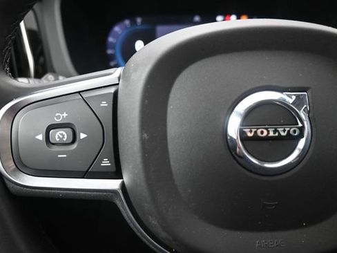 Used 2023 Volvo XC60 B5 Core FWD image 26
