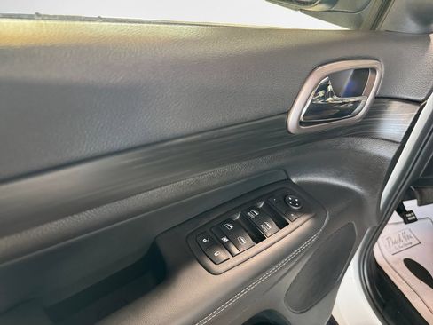 Used 2021 Jeep Grand Cherokee Freedom Edition AWD/4WD image 14