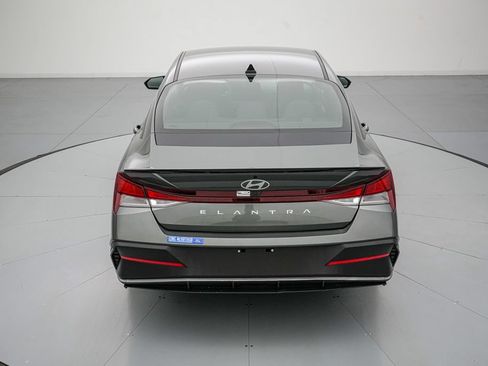 Used 2025 Hyundai Elantra Sport FWD image 5