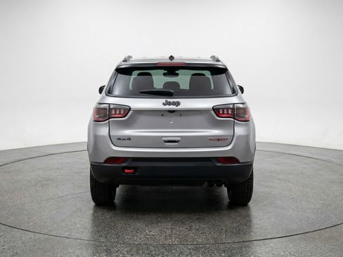 Used 2025 Jeep Compass Trailhawk image 7