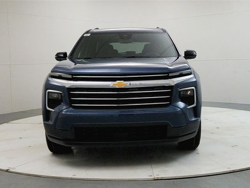 New 2026 Chevrolet Traverse LT image 2