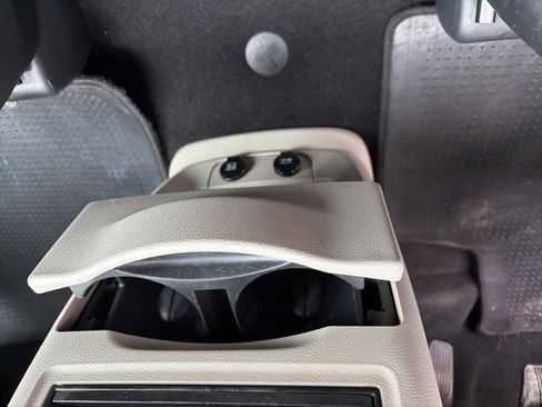 Used 2012 Dodge Grand Caravan SE image 16