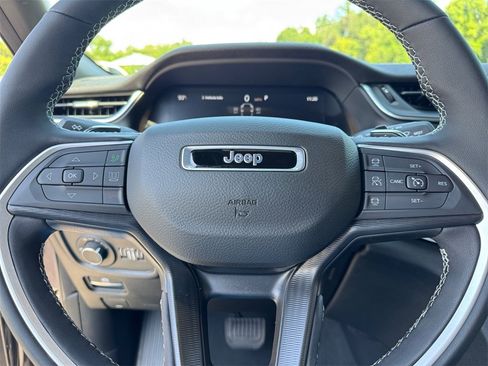 New 2025 Jeep Grand Cherokee L Laredo w/ Luxury Tech Group I image 24