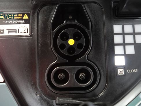 Used 2024 Hyundai Ioniq 5 Limited image 10