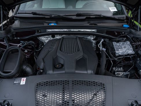 Certified 2026 Porsche Macan AWD/4WD image 17