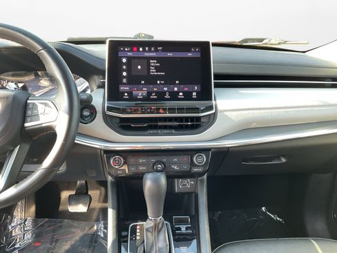 Used 2022 Jeep Compass Limited image 11