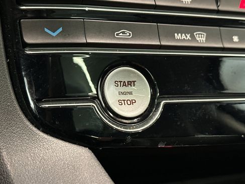 Used 2019 Jaguar F-PACE Premium image 34