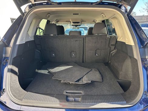 Used 2025 Nissan Rogue SV image 34