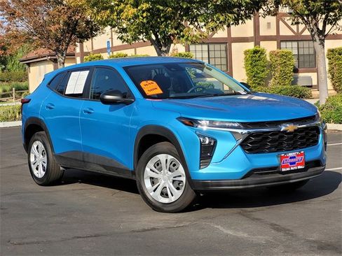 Used 2025 Chevrolet Trax LS image 2