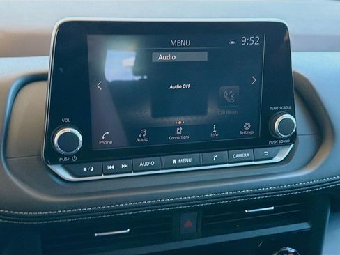 Used 2023 Nissan Rogue SV image 12