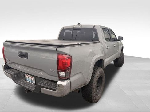 Used 2021 Toyota Tacoma SR5 AWD/4WD image 17