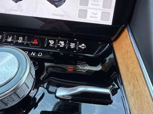 Used 2022 Jeep Grand Wagoneer Series III w/ Rear Seat Video Group 1 AWD/4WD image 39
