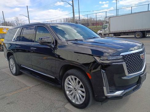 Used 2023 Cadillac Escalade ESV Luxury AWD/4WD image 2