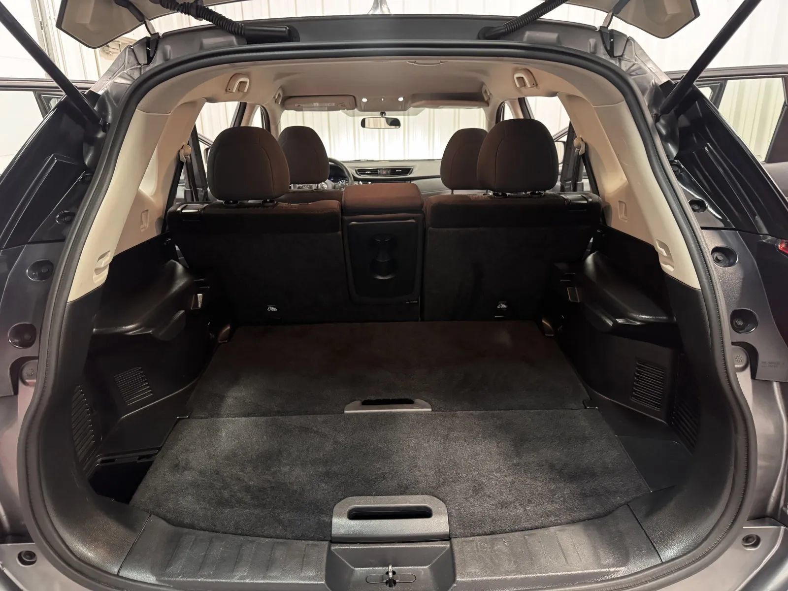 Used 2020 Nissan Rogue S FWD image 37