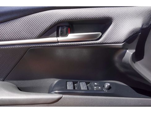Used 2025 Toyota Camry SE FWD image 11