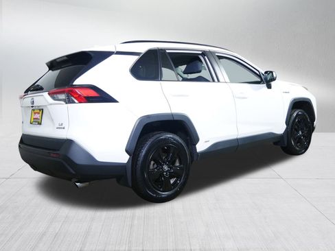 Used 2020 Toyota RAV4 LE image 7
