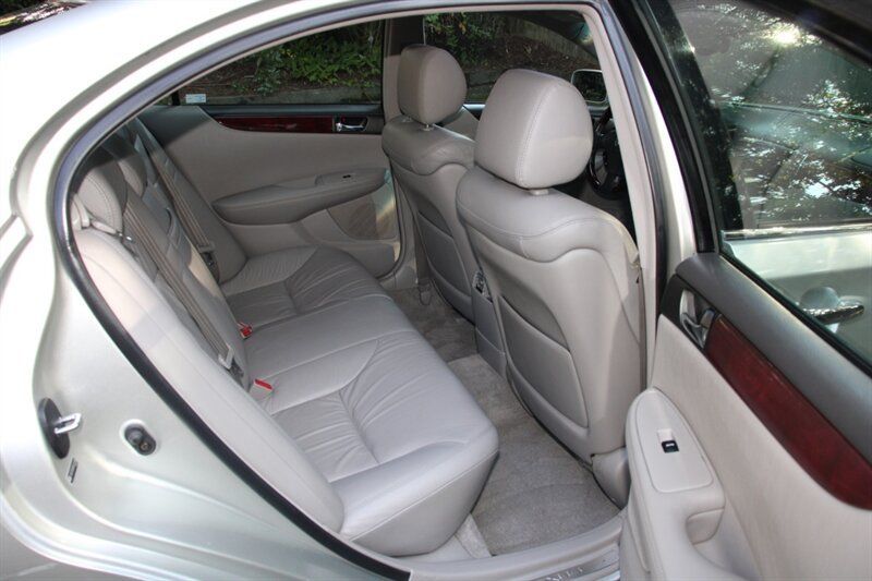 Used 2003 Lexus ES 330 w/ Premium Pkg FWD image 6