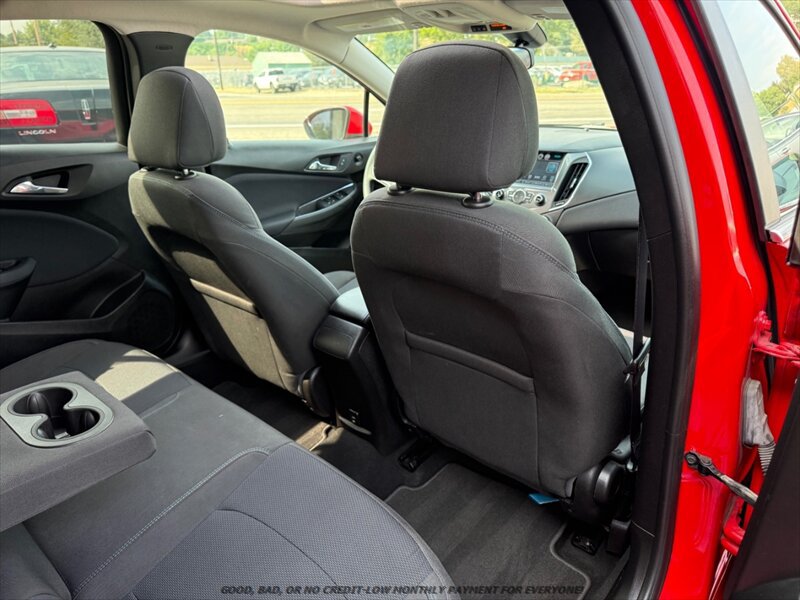 Used 2017 Chevrolet Cruze LT w/ Sun And Sound Package FWD image 19