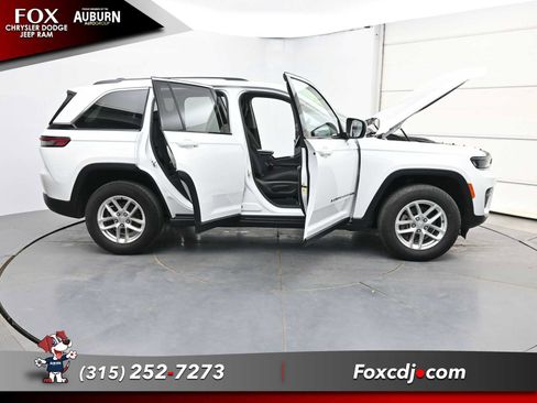 Used 2023 Jeep Grand Cherokee Laredo w/ Luxury Tech Group I AWD/4WD image 40