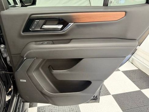 Used 2025 GMC Yukon Denali image 26