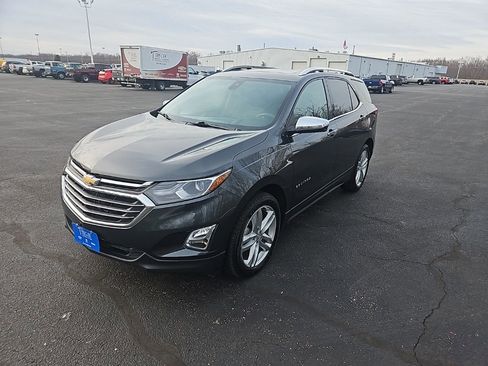 Used 2018 Chevrolet Equinox Premier image 3