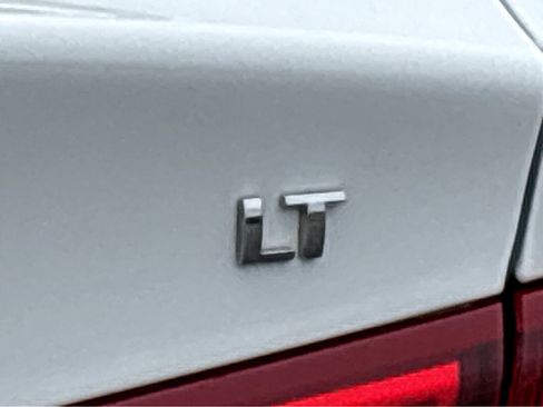 Used 2024 Chevrolet Malibu LT image 27