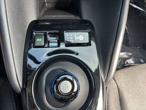 Used 2022 Nissan Leaf SV FWD image 17