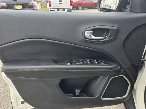 Used 2019 Jeep Compass Latitude w/ Popular Equipment Group AWD/4WD image 17