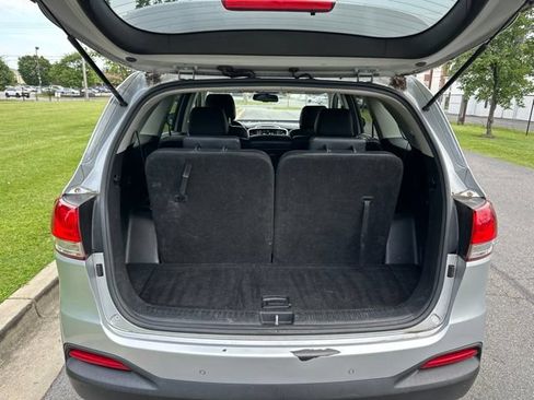 Used 2017 Kia Sorento AWD w/ LX Convenience Package image 19
